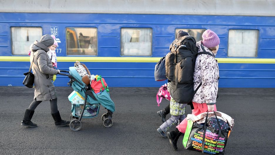 Obywatele Ukrainy przyje?dzaj? do PolskiFot. Lukasz Kalinowski/East News, Slawkow (woj. slaskie) 05.03.2022. Rosyjska inwazja na Ukraine. Obywatele Ukrainy przyjezdzaja do Polski. N/z przyjazd pociagu ze Lwowa.Lukasz Kalinowski