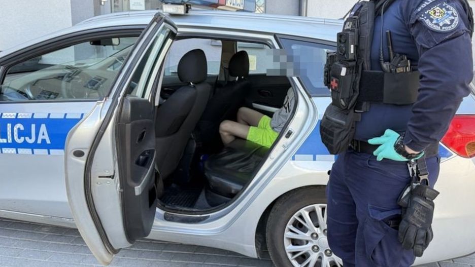 Zauważył, jak złodziejka odjeżdża na jego rowerze. 