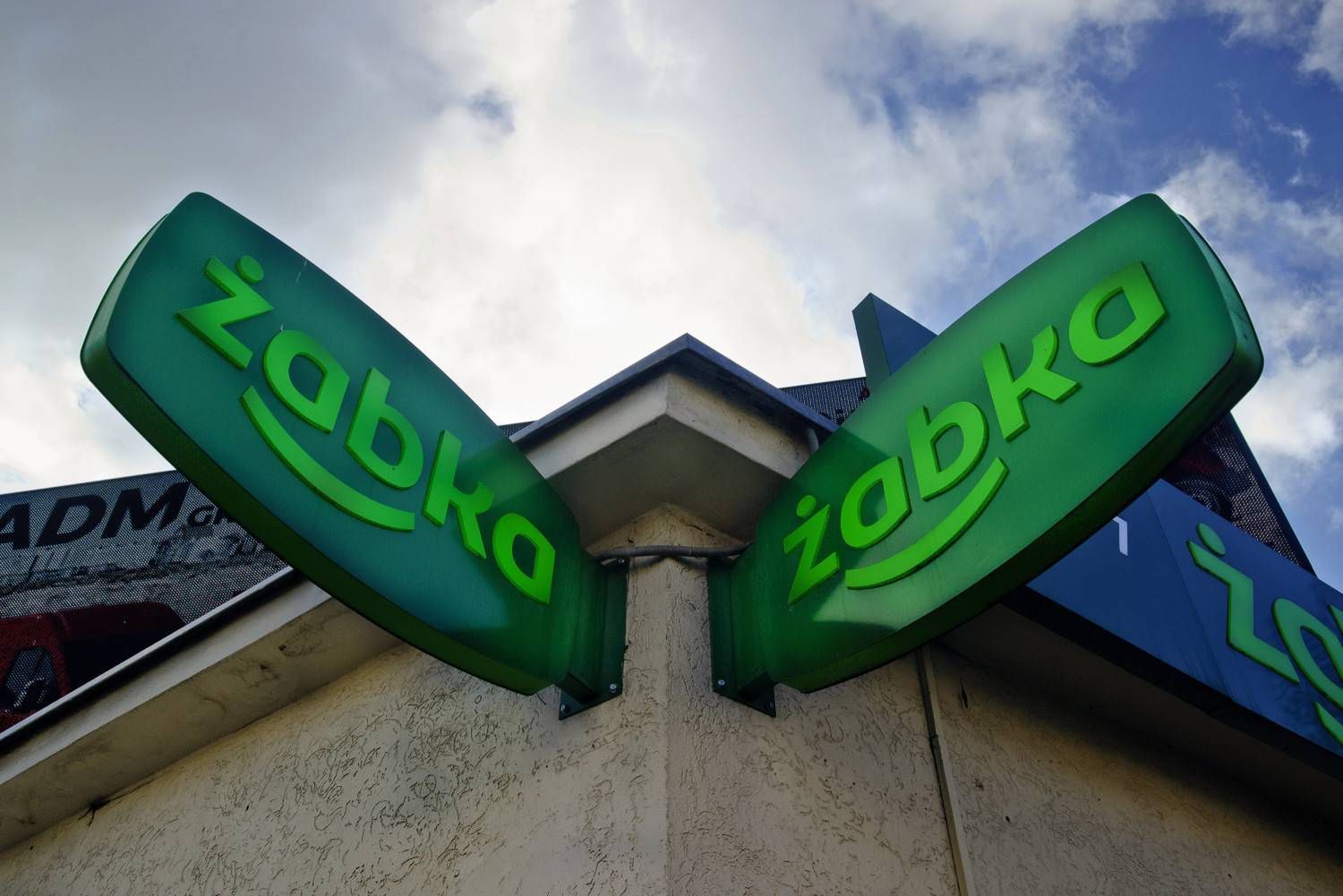 Żabka skróciła godziny otwarcia sklepów