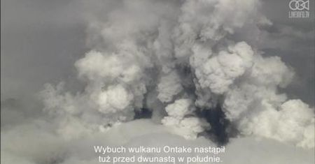 Wybuch wulkanu wyrzucił popiół wysoko w powietrze