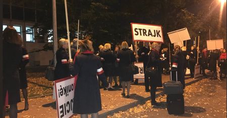 Pracownicy LOT-u strajkują drugi dzień. Loty odbywają się bez opóźnień