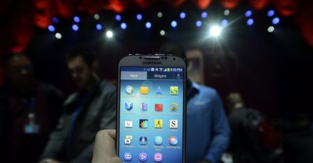 Samsung pokazał Galaxy S4. Lepszy od iPhone'a?