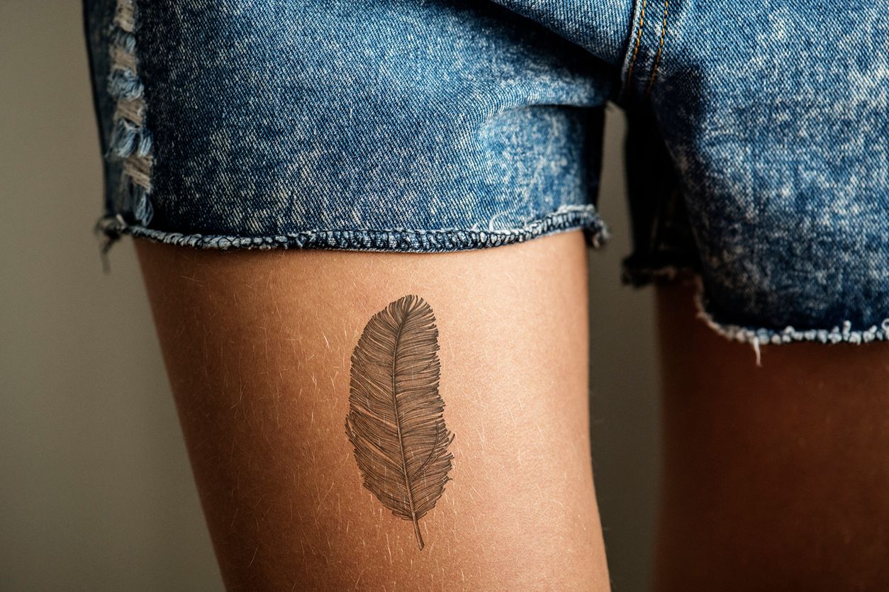 Małe tatuaże często mają znaczenie symboliczne