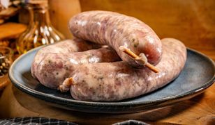 Gdzie najtaniej kupisz białą kiełbasę? Ten supermarket bije inne na głowę