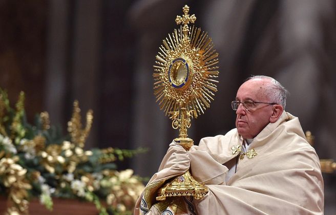 Papież Franciszek: trzeba bronić biednych, a nie bronić się przed nimi