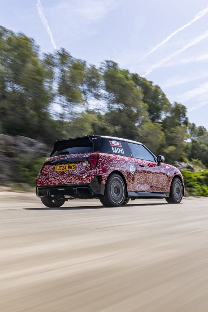 Mini JCW E w kamuflażu