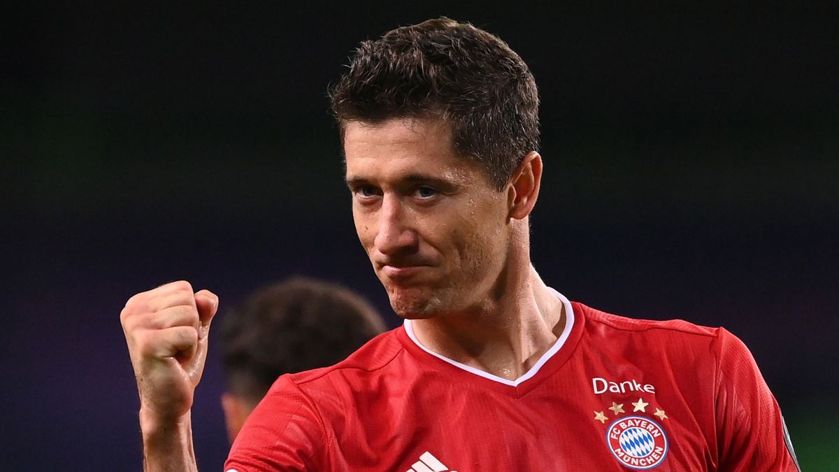 PAP/EPA / Franck Fife / Na zdjęciu: Robert Lewandowski