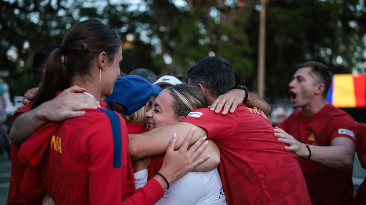 Zdjęcie okładkowe artykułu: Getty Images / James Gilbert / Na zdjęciu: reprezentacja Rumunii cieszy się ze zwycięstwa