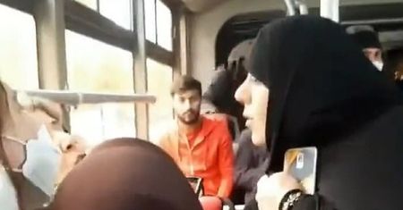 Chciała wydać młodą dziewczynę policji. Reakcja była natychmiastowa