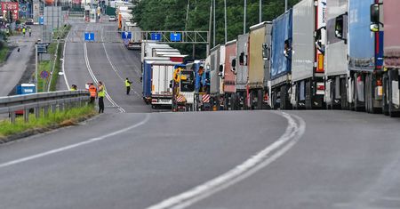 Sankcje wobec Rosji. Minister apeluje do polskich przewoźników