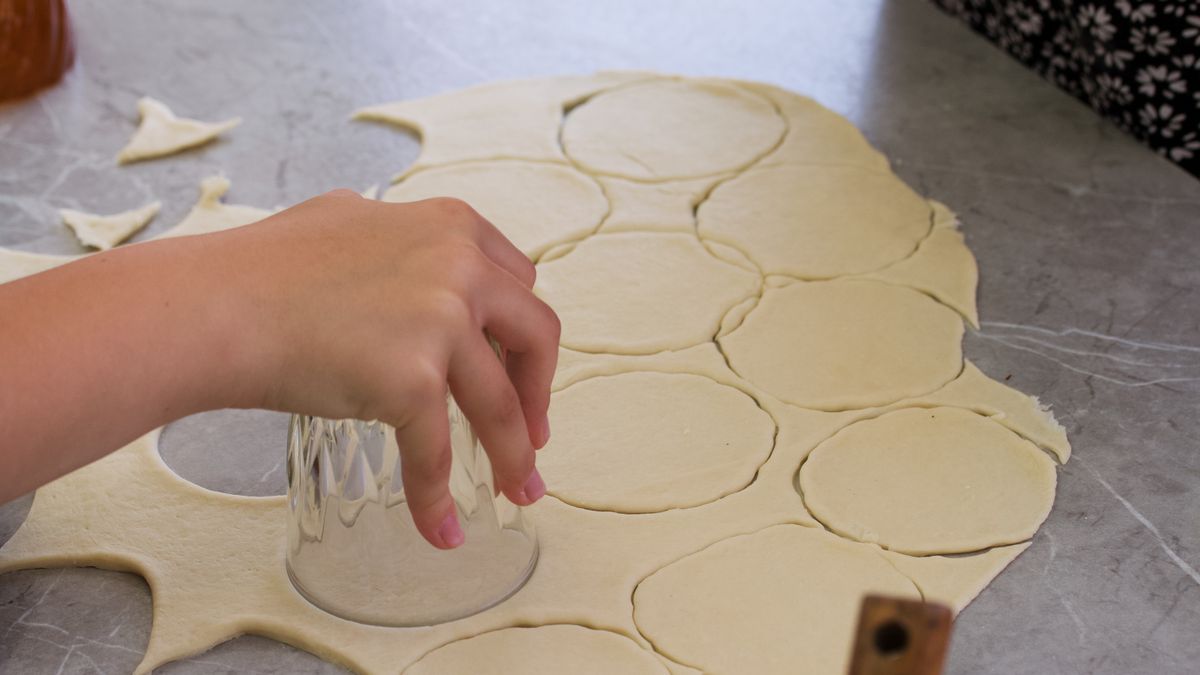 Jak wykorzystać nadmiar ciasta na pierogi?