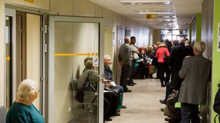 Leczenie Ukraińców w Polsce. Raport: nadwyżka w NFZ