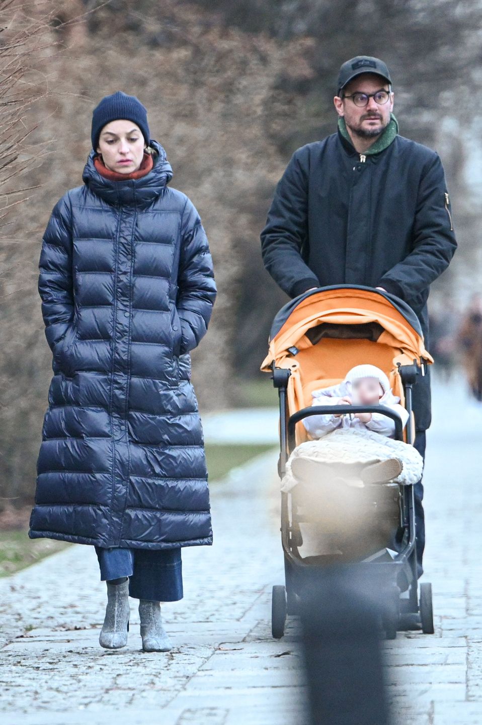 Agnieszka Więdłocha i Antoni Pawlicki z córką w parku