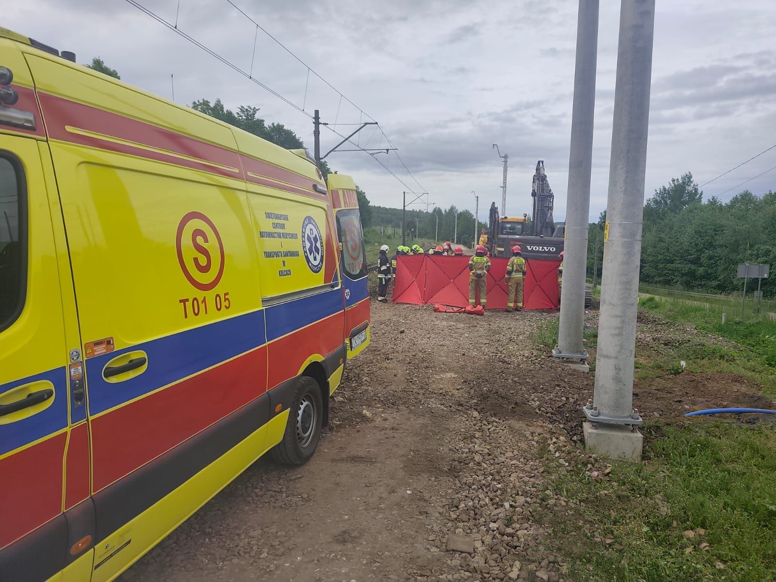 Ciężko ranny operator koparki zabrany przez LPR