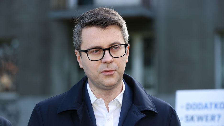 Brakuje pieniędzy w KPRM? PiS odpowiada na zarzuty