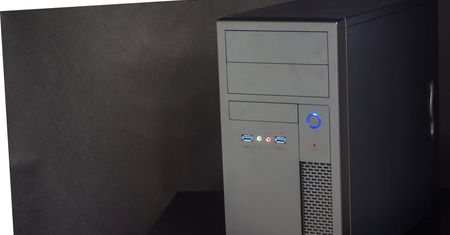 Komputer za 1500 złotych, pogramy płynnie w Full HD w nowego Dooma!