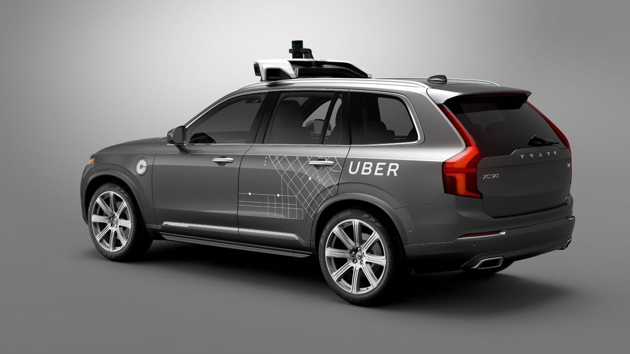 Uber ma pecha: autonomiczne auto rozbite, kolejny skandal