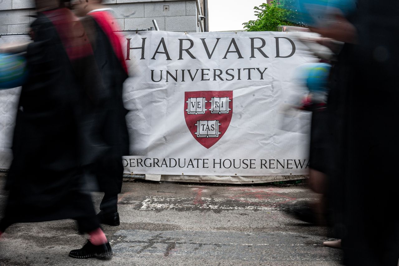 Trump richtet sich gegen Harvard – Einreiseverbot für ausländische Studierende in die USA