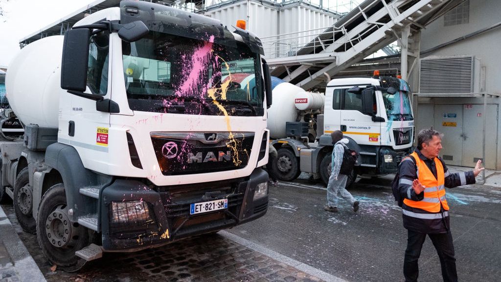 Activists Of Extinction Rebellion Protest In Paris
Hundreds of activists of Extinction Rebellion blocked the Lafarge Cemex site in Issy-Les-Moulineaux in Paris, France, on February 17, 2020 and stopping any work in this cement factory. It is a major cement production site. They denounce concrete production, GHG emissions from cement production and the depletion of natural resources. (Photo by Jerome Gilles/NurPhoto via Getty Images)
NurPhoto
17 th of february, cemex, action, activists, batiment, block, btp, building, carbon, ciment, civil, climat, construction, contruction, disobedience, ecology, emcement, emissions, lafarge, lafarge company, movement, paris, youth for climate