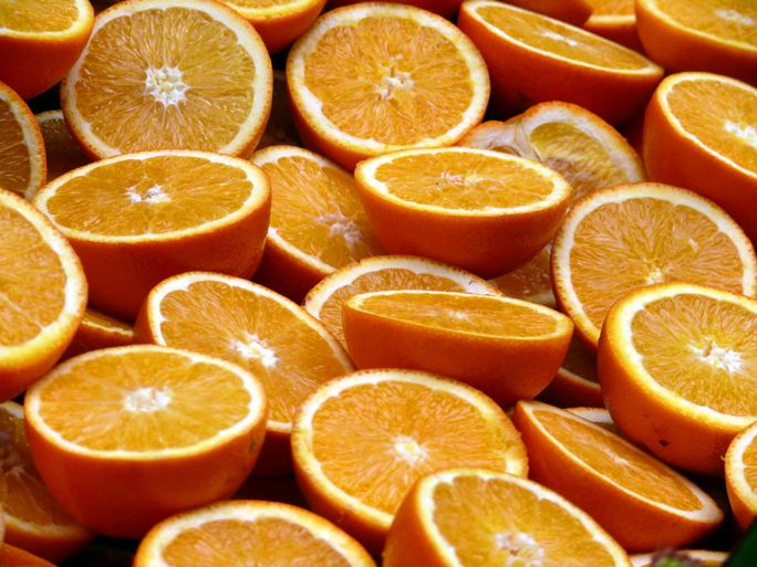 Po czym poznać, że pomarańcza jest soczysta i słodka?