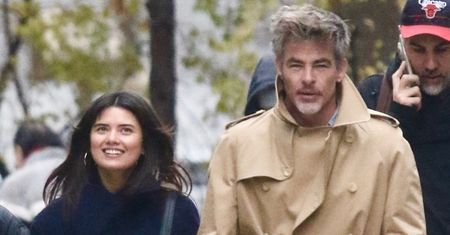 Chris Pine "przyłapany" na spacerze z nową miłością. Spotyka się z młodszą o 15 lat kelnerką