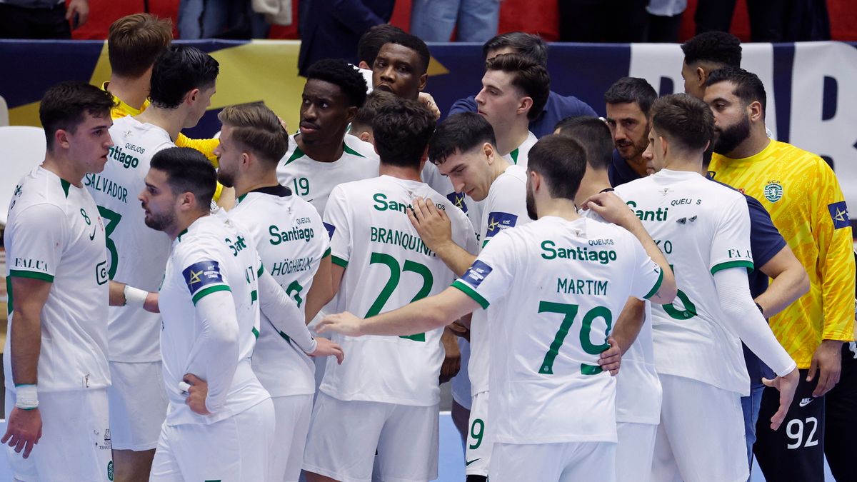 PAP/EPA / ROBERT GHEMENT / Na zdjęciu: szczypiorniści Sportingu CP
