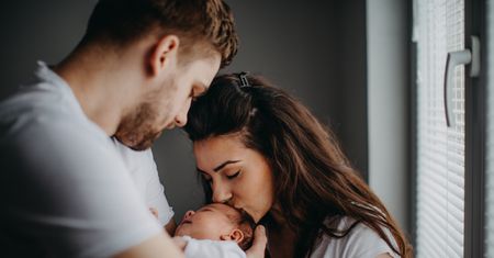 Ojcowie coraz częściej na urlopach rodzicielskich. ZUS podał dane