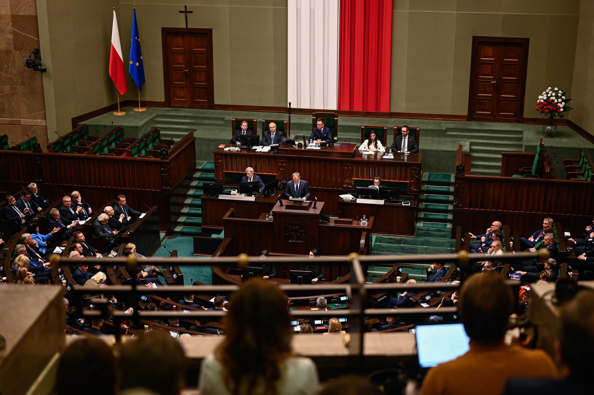 wiadomości,aktualności,WP Wiadomości Remis w Sejmie w nowym sondażu IBRiS. KO na czele, mocny skok PSL