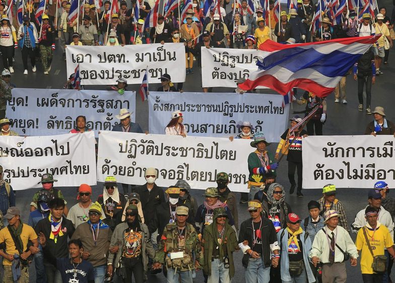 Ataki w Tajlandii. Strzały w miejscu spotkania premier z komisją wyborczą