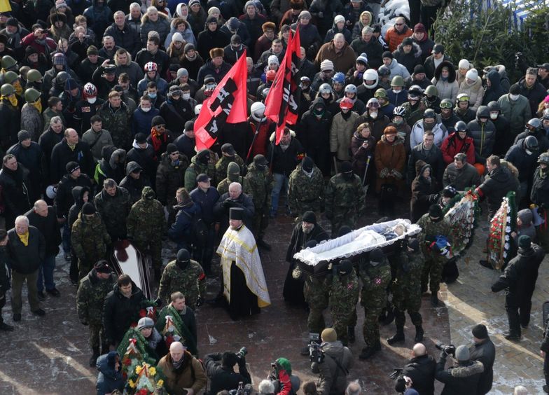 Trumna z ofiąrą starć w Kijowie