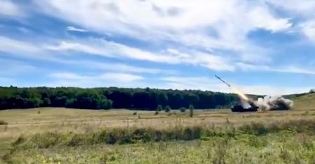 Rzadka broń w rękach Ukraińców. Potężna salwa z MLRS Bureviy