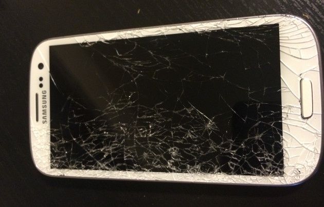 smartfon uszkodzony