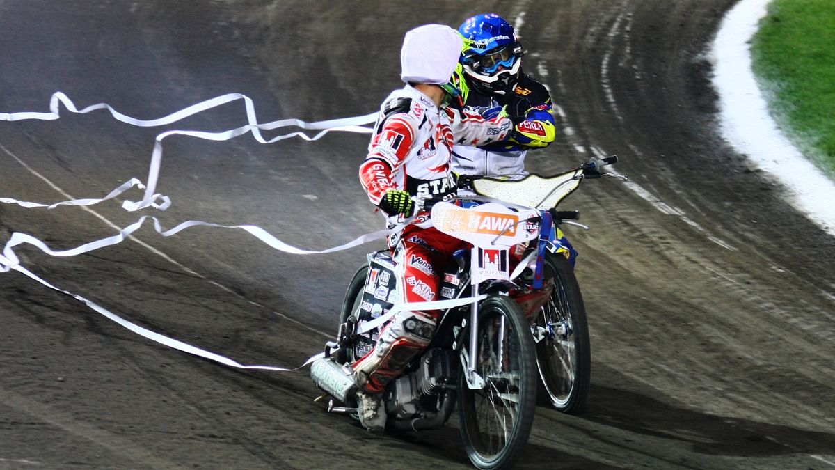 WP SportoweFakty / Marcin Mrozik / Na zdjęciu: Mirosław Jabłoński i Bjarne Pedersen po biegu