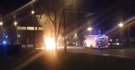 Lublin: Pożar samochodu w rejonie ronda przy zamku [ZDJĘCIA, WIDEO]