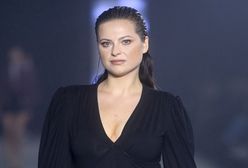 Pojawiła się na ściance bez makijażu. W błysku fleszy dokładnie było to widać