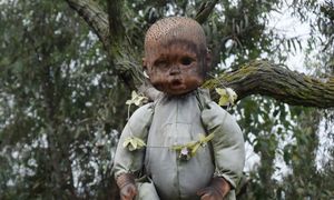 Tysiące lalek na wyspie. Wszystkie są zniszczone