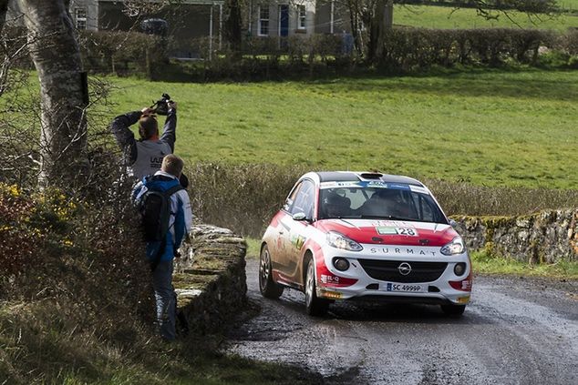 Polak mknie po zwycięstwo w Rajdzie Irlandii