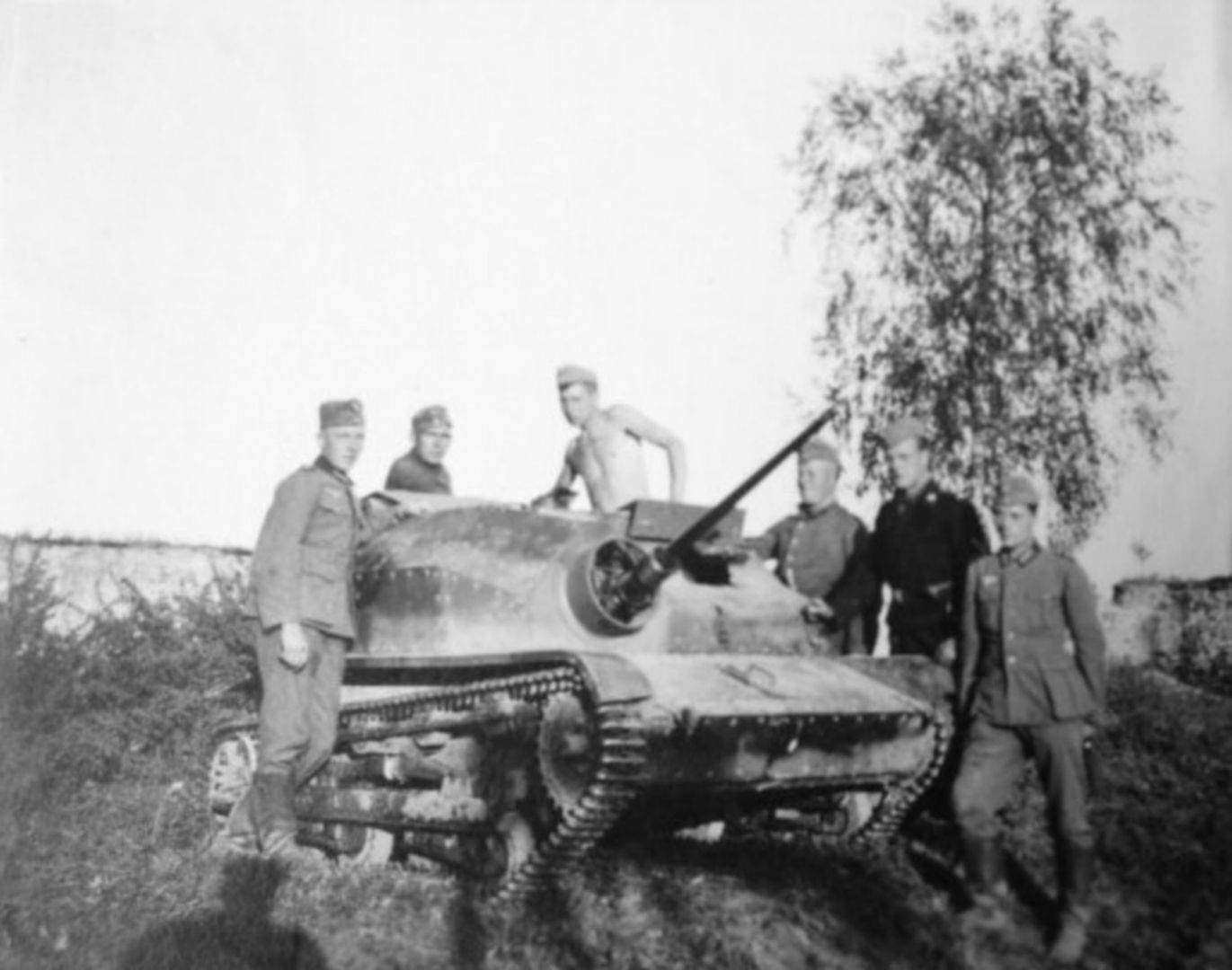 Tankietka z NKM-em zniszczona przez Niemców