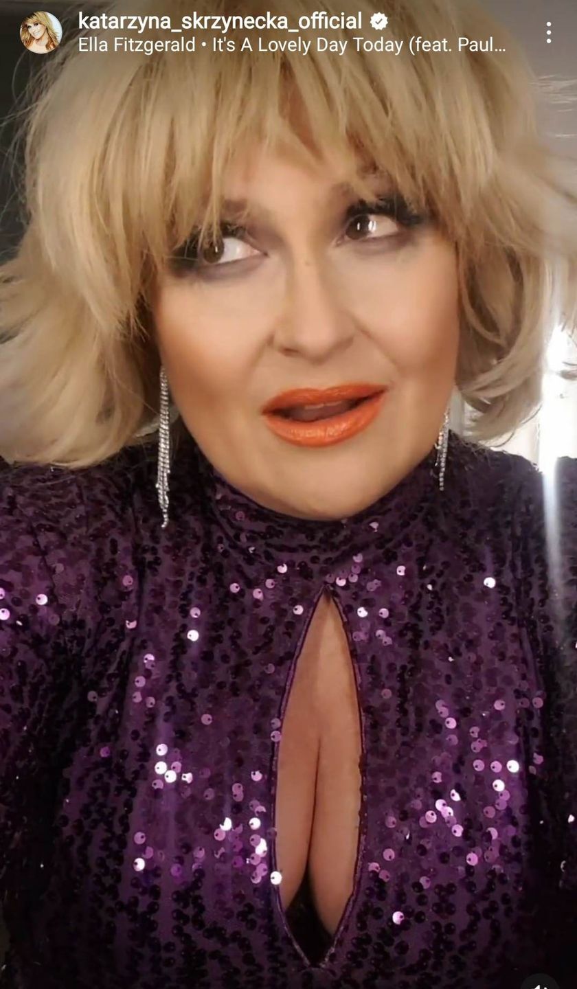 Kasia Skrzynecka nadaje do fanów z przerwy w spektaklu