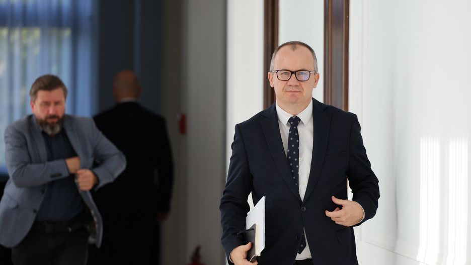 Warszawa, 10.10.2024. Minister sprawedliwości, prokurator generalny Adam Bodnar podczas wypowiedzi dla mediów po spotkaniu z marszałkiem Sejmu, 10 bm. w Warszawie. (aldg) PAP/Paweł Supernak ***Do tego materiału zdjęciowego dostępna jest również depesza w systemie CSI, pt.: Sejm/ Trwa spotkanie marszałka Sejmu z ministrem Bodnarem***