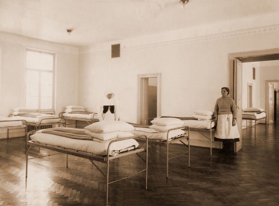 Wieloosobowa sala chorych w szpitalu w Kobierzynie