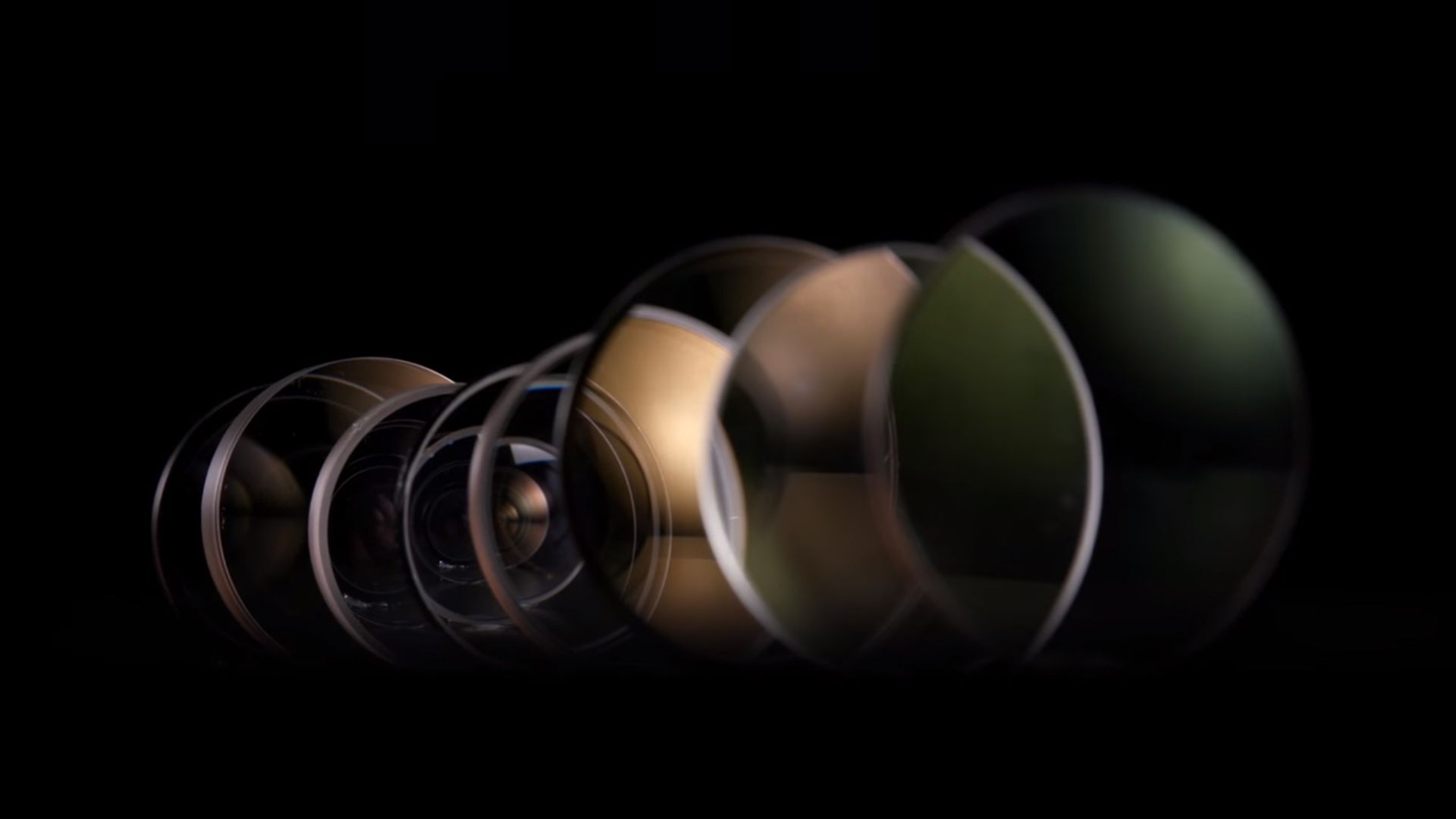 Rozłożyli na części obiektyw Canon 200-400mm f/4L IS USM za 40 tys. zł, aby zobaczyć co jest w środku 6