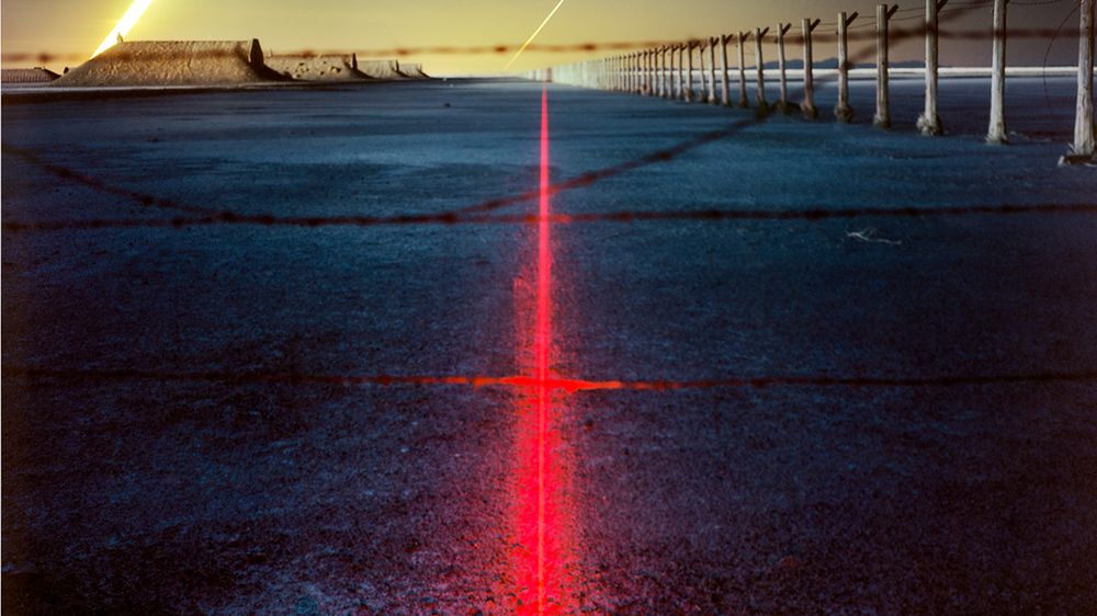 Sztuczne światła, które zmieniają naturalne krajobrazy w sceny SF 1