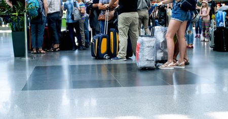 Chaos na lotniskach w Europie. "Ludzie coraz częściej chcą dochodzić swoich praw"