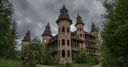 Niedokończony zamek na Kaszubach. Jaką tajemnicę kryją Łapalice?