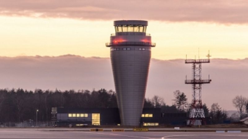 Wieża dumnie góruje nad lotniskiem w Pyrzowicach