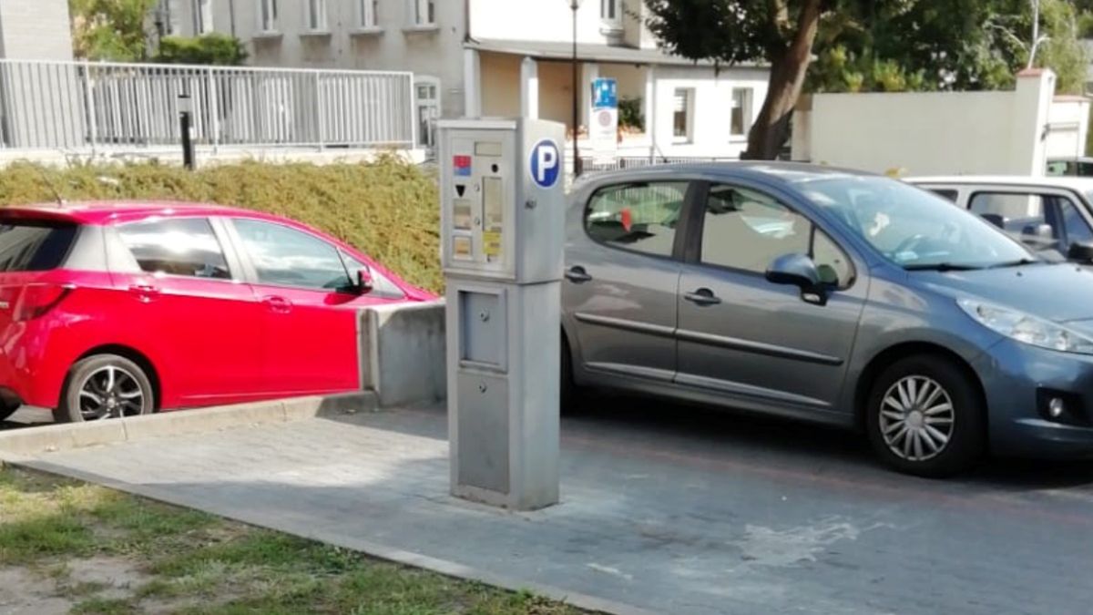 Parkomat znajdował się na miejscu parkingowym. To budziło zaskoczenie i oburzenie wśród mieszkańców Gorzowa Wielkopolskiego 