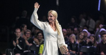 Urszula Radwańska pokazała filmiki z zabiegu na twarz. Przy okazji zareklamowała klinikę
