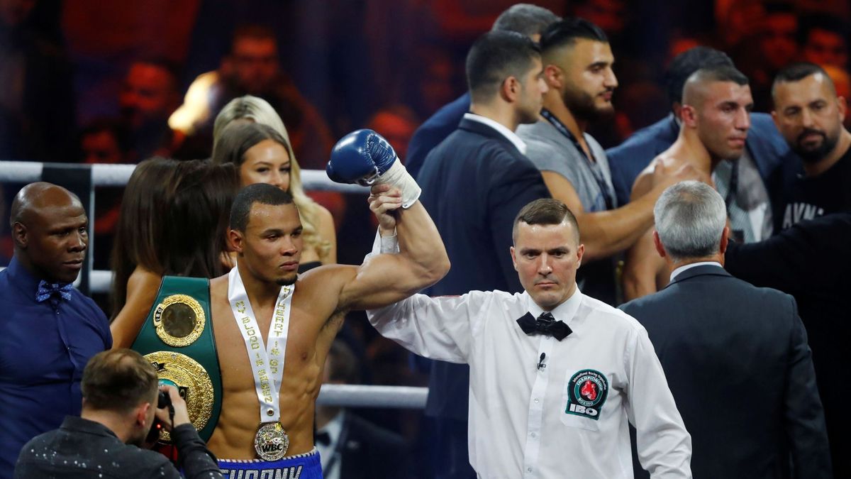 Reuters / Kai Pfaffenbach / Na zdjęciu Chris Eubank (L) i polski sędzia Leszek Jankowiak (P)