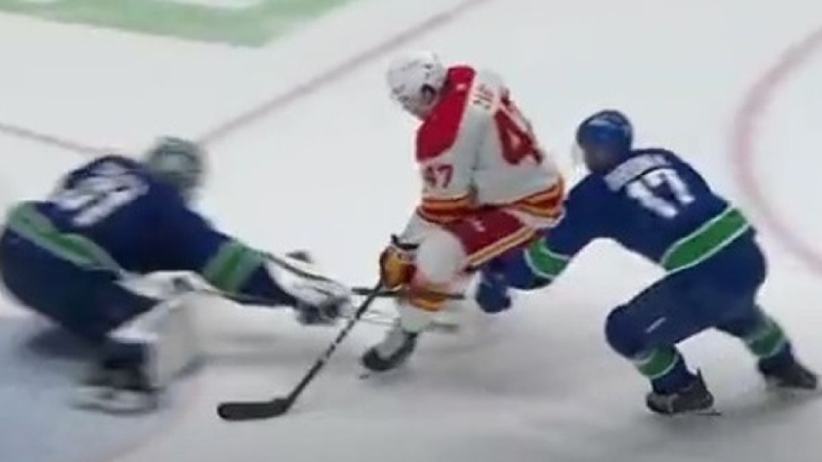 Przedłużył kontrakt z Calgary Flames. Connor Zary sporo zarobi